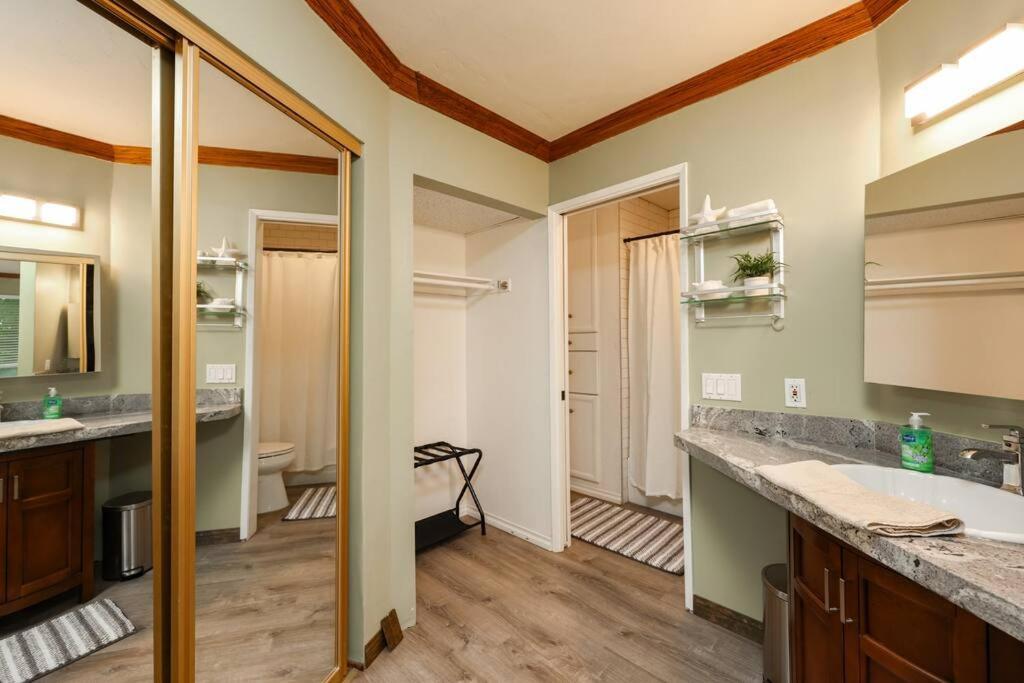 Chic Steps From Petco Park Apartment San Diego